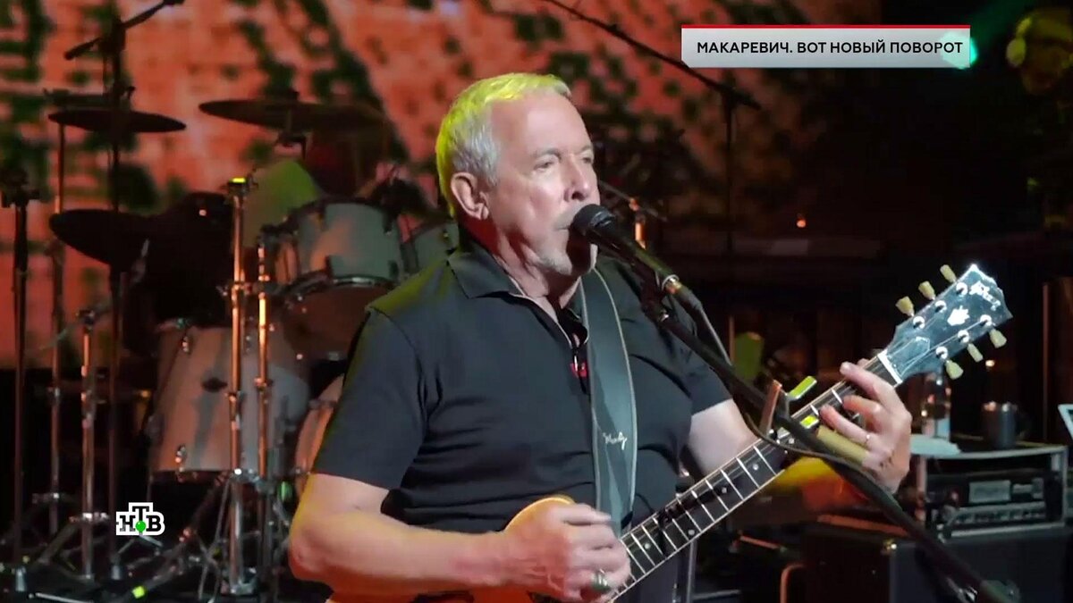    Макаревич заявил, что в России «пахнет говном»