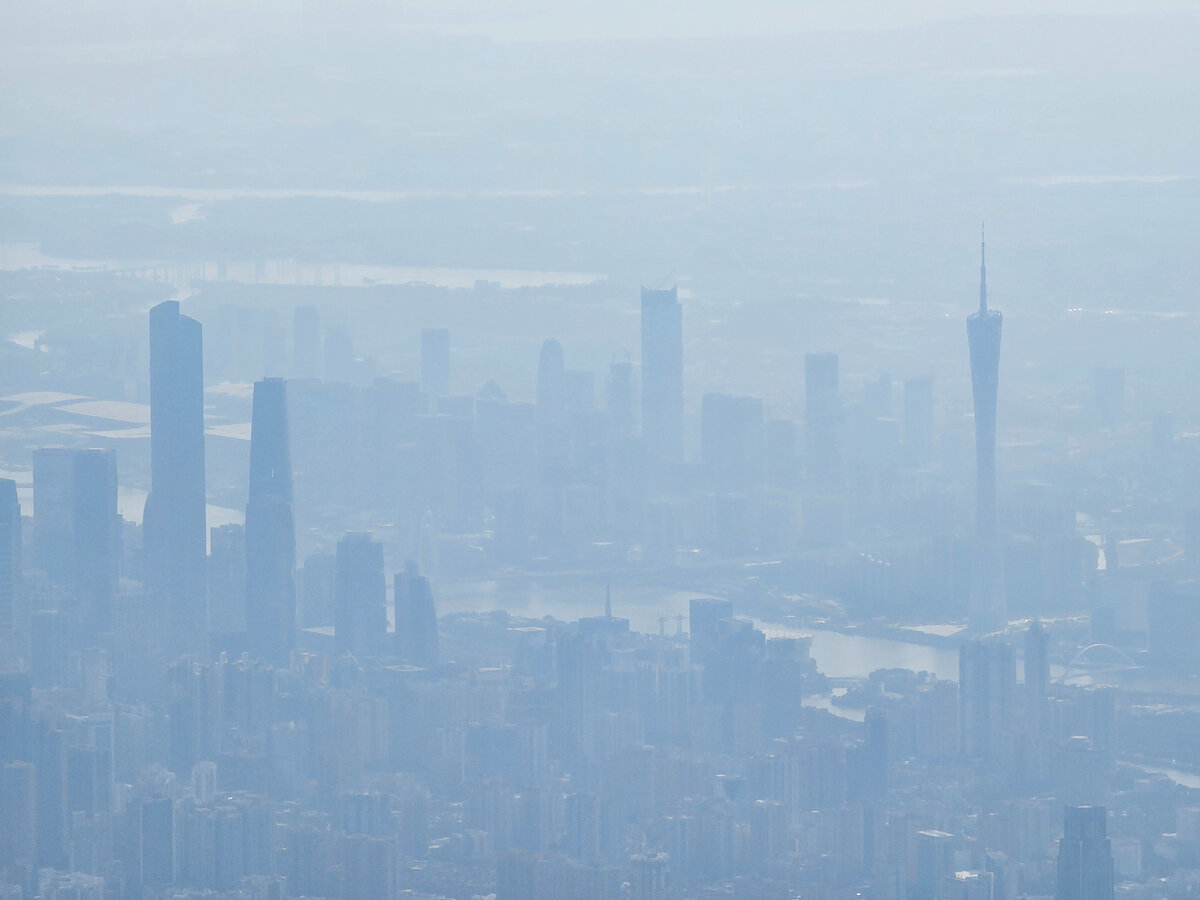 Гуанчжоу из иллюминатора самолета