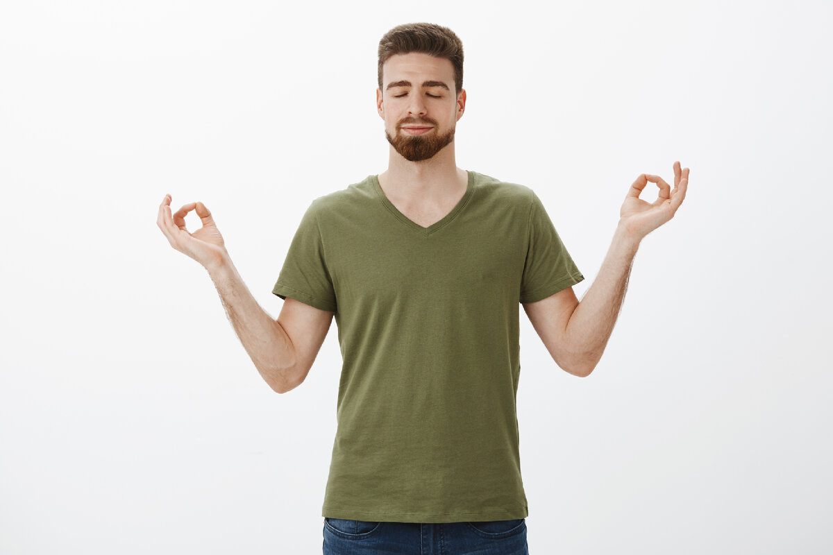 <a href="https://ru.freepik.com/free-photo/calming-down-and-releasing-stress-with-meditation-determined-and-relaxed-attractive-bearded-guy-in-olive-t-shirt-holding-hands-in-lotus-pose-reaching-nirvana-close-eyes-and-smile-delighted_9987243.htm#fromView=search&page=1&position=16&uuid=3d236237-9b48-4673-8e48-34479f0f9114">Изображение от cookie_studio на Freepik</a>