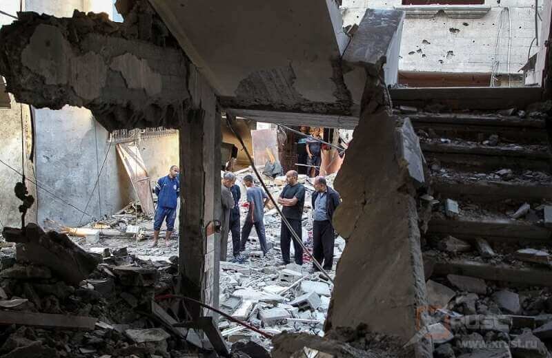  Израиль минувшим четвергом ударил по восточному району Рафаха. Нетаньяху, отмечает пресса, проигнорировал предупреждение Байдена, по сокращению помощи.