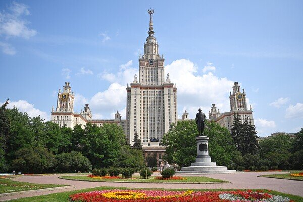 Главное здание Московского государственного университета имени М. В. Ломоносова (МГУ) / Кристина Кормилицына/РИА Новости