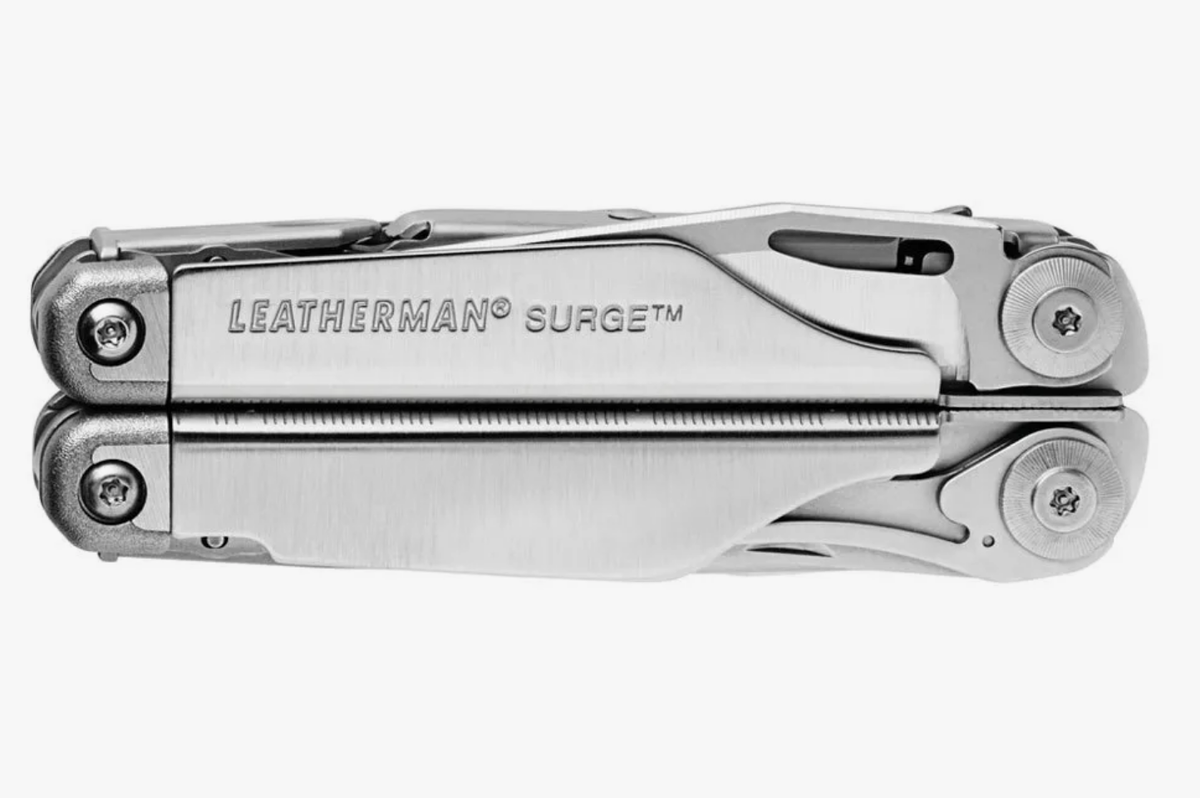 Мультитулы линейки Surge относятся к новейшему поколению наборов универсального инструмента производства американской компании Leatherman.