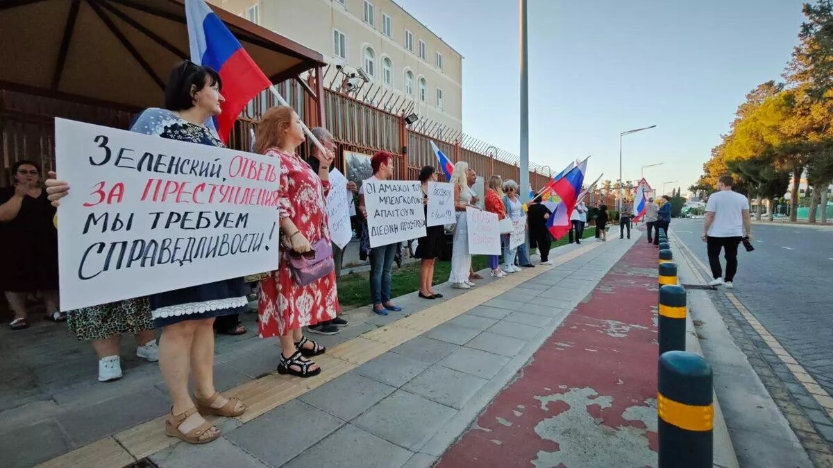 Лозунг «Мирные граждане Белгорода требуют международной защиты!» прозвучал  на Кипре | Бел.Ру | Дзен