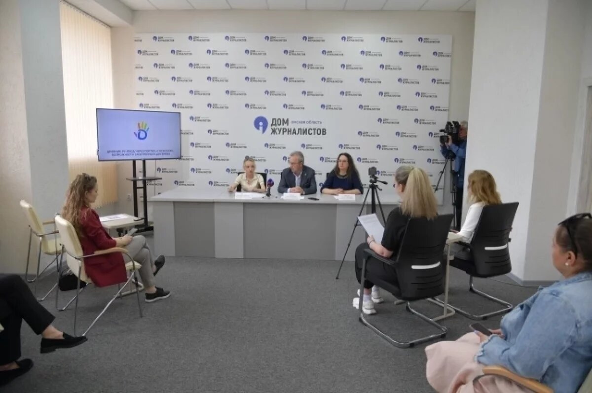    Во время конференции в Доме журналистов.