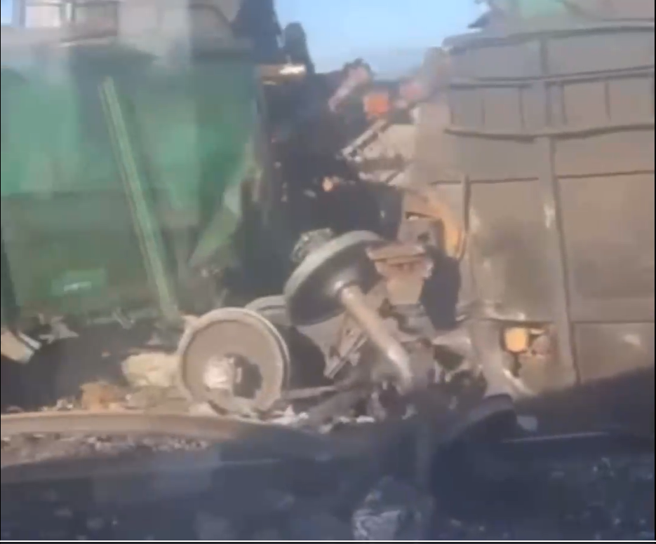 «Сошли с рельсов 14 вагонов, 9 из них — опрокинулись»: в Волгоградской ...