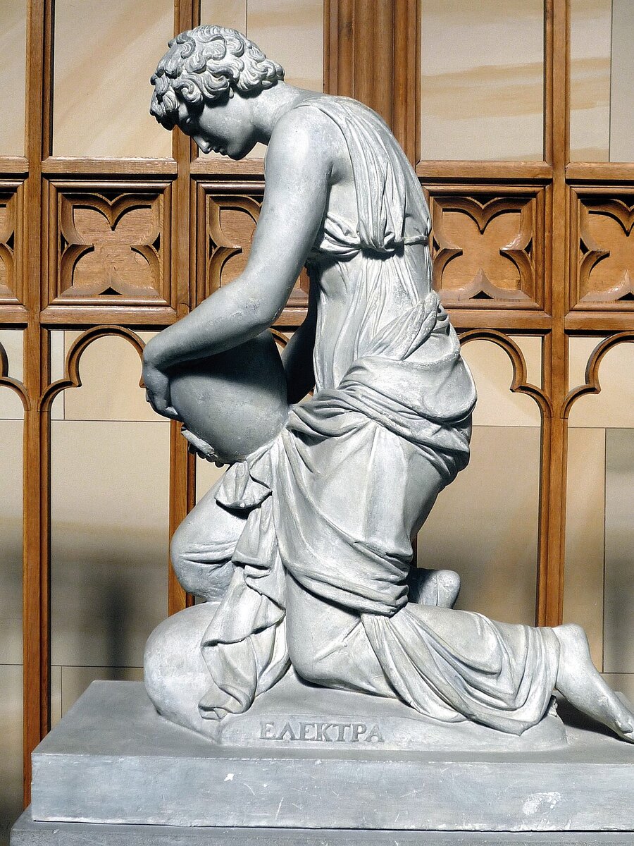 Скульптура «Электра» Кристиана Фридриха Тика 1824 года. Фридрихсвердерская церковь, Берлин.