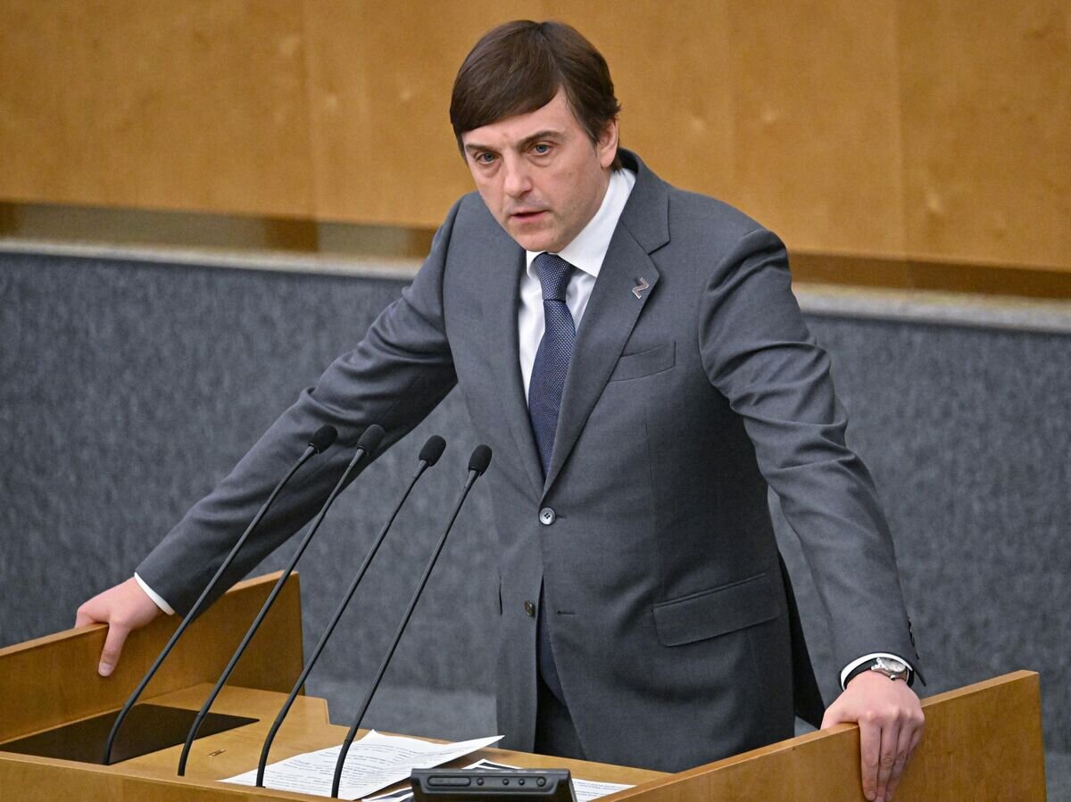    Кандидат на должность министра просвещения РФ Сергей Кравцов выступает на пленарном заседании Госдумы РФ© РИА Новости / Владимир Федоренко