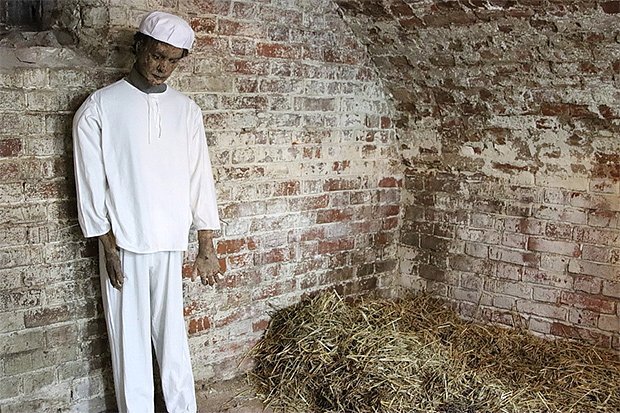 В XVI веке в камерах Чебоксарской тюрьмы не было полатей — арестанты спали на сене

Фото: ФСИН России