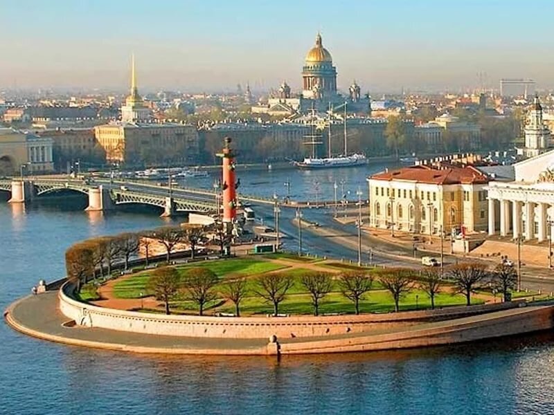 Все знают, что Москва – это столица России. Город, где сосредоточено центральное управление страной и город, который играет ключевую роль в экономике.-2