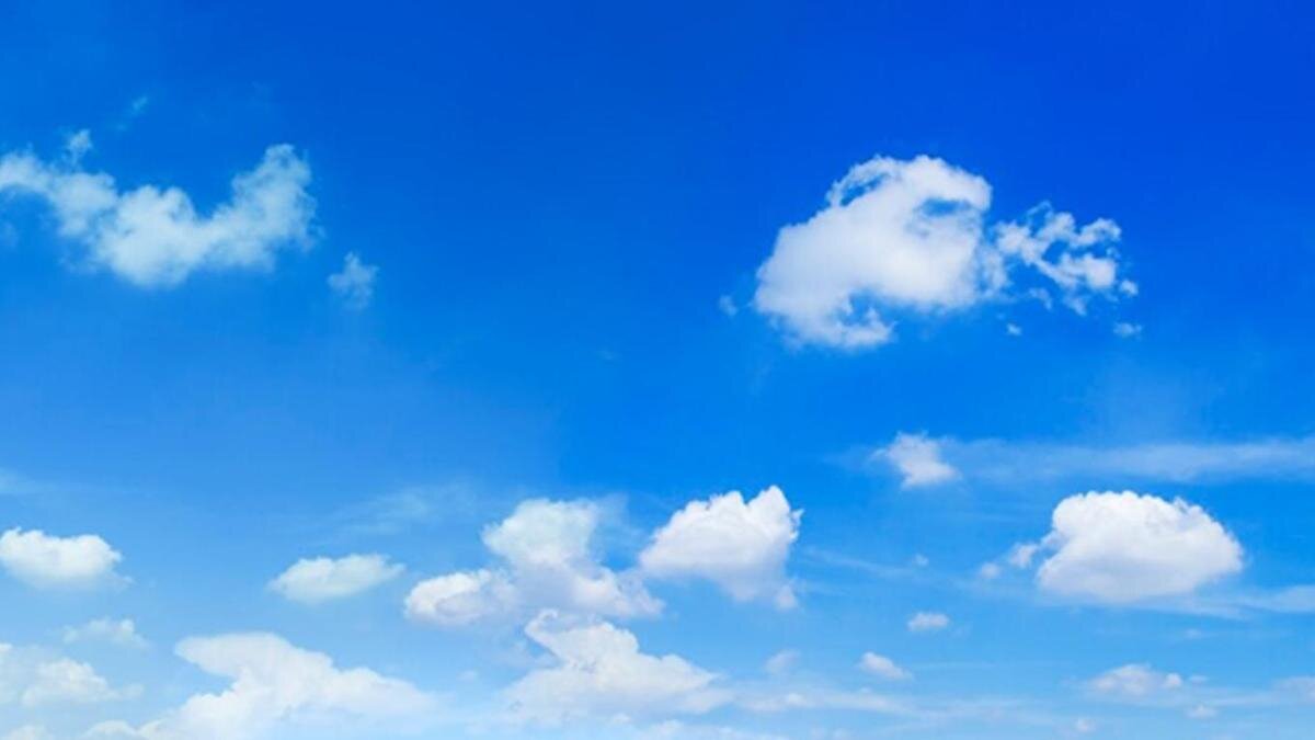    Синее небо, белые облака:Freepik