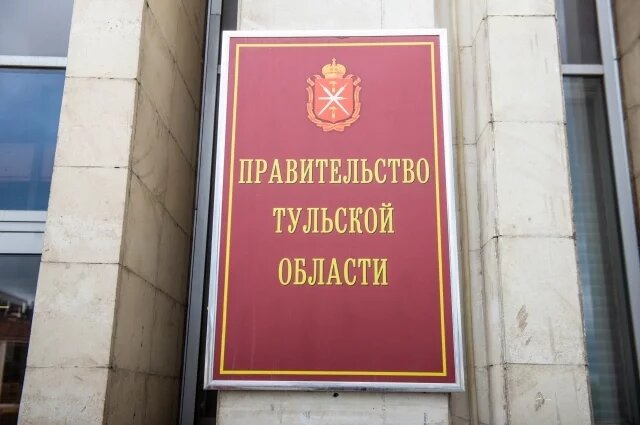    Кто должен исполнять обязанности губернатора, если он ушёл в отставку?