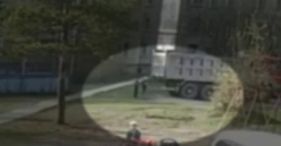 фото: скриншот видео из группы ВКонтакте "Хилокский жилмассив: welcome to ГЕТТО!"