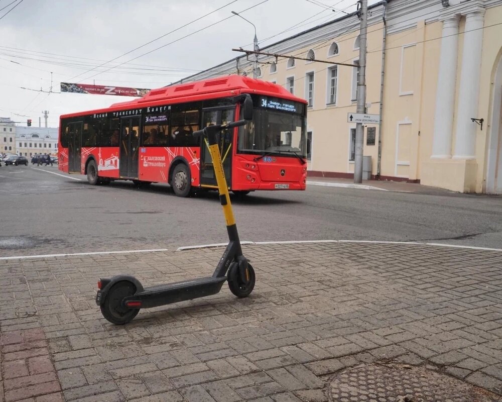 Запретить или возглавить? Самокатчики становятся причиной ДТП в Калуге |  АиФ-Калуга | Дзен