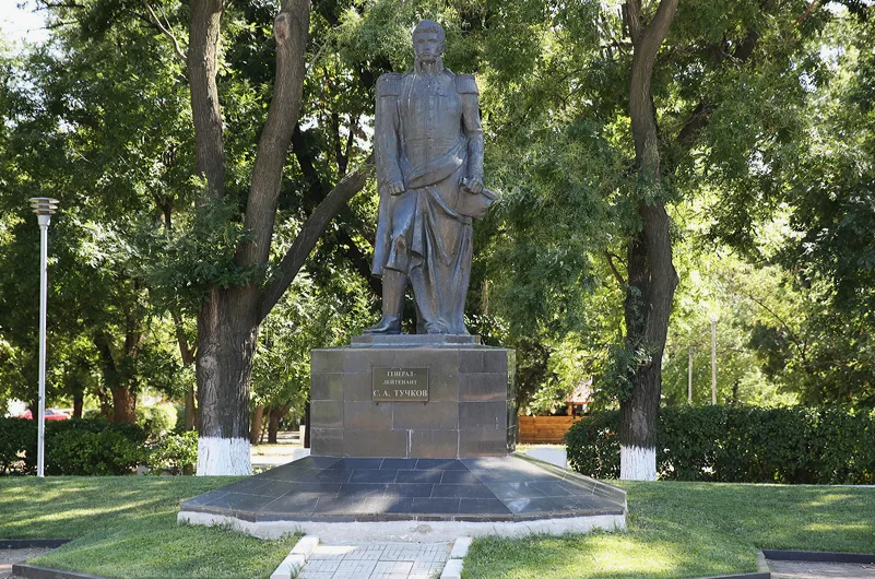 Памятник Тучкову