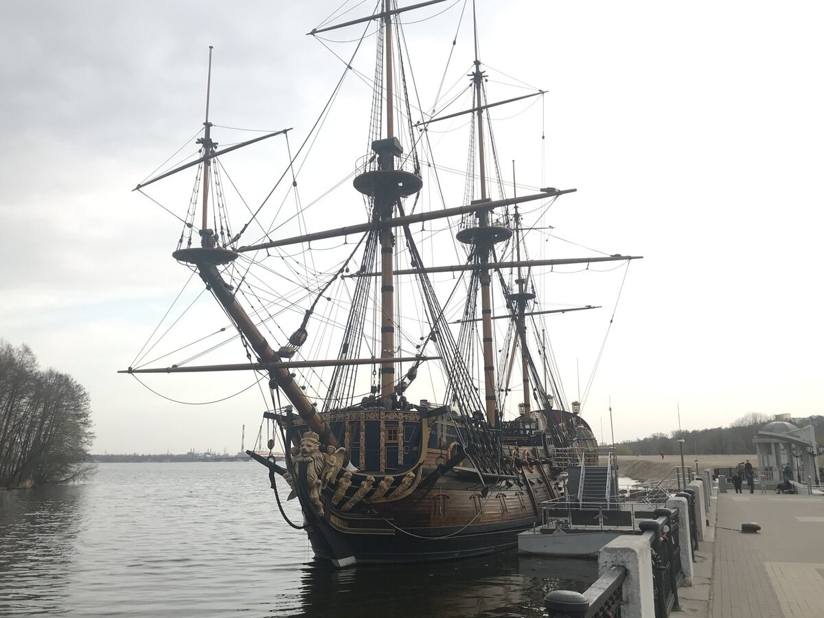    В 1700 году на воронежской верфи был построен корабль под названием «Гото Предестинация» — что переводится как «Божье провидение».