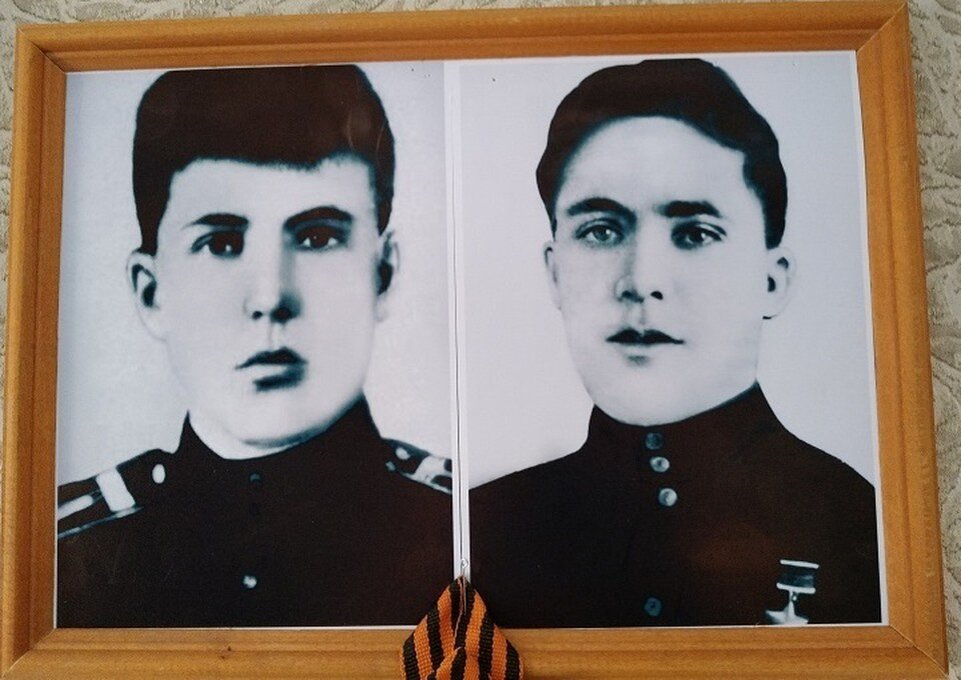    В родовом доме Сидельниковых в Юртах-Константиновых портреты Василия (слева) и Пармения - на почетном месте. Лариса МАКСИМЕНКО