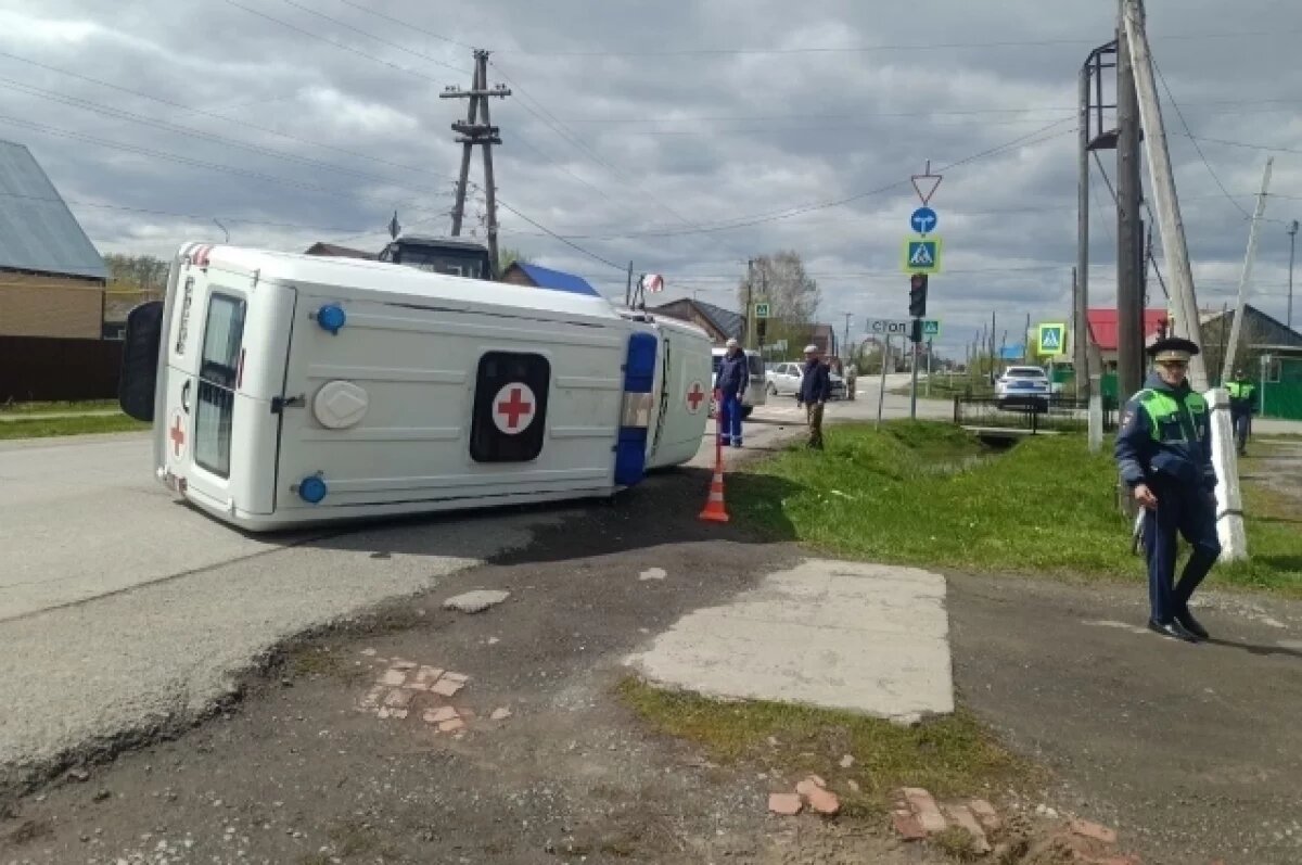    В ДТП со скорой и легковым автомобилем в Тюменской области пострадали двое