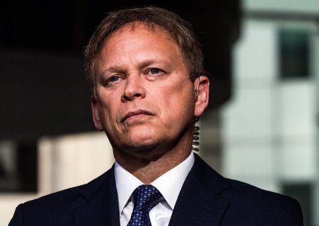    Британия разрешила своим подопечным на Украине обстреливать Россию ракетами по «гуманитарному праву»