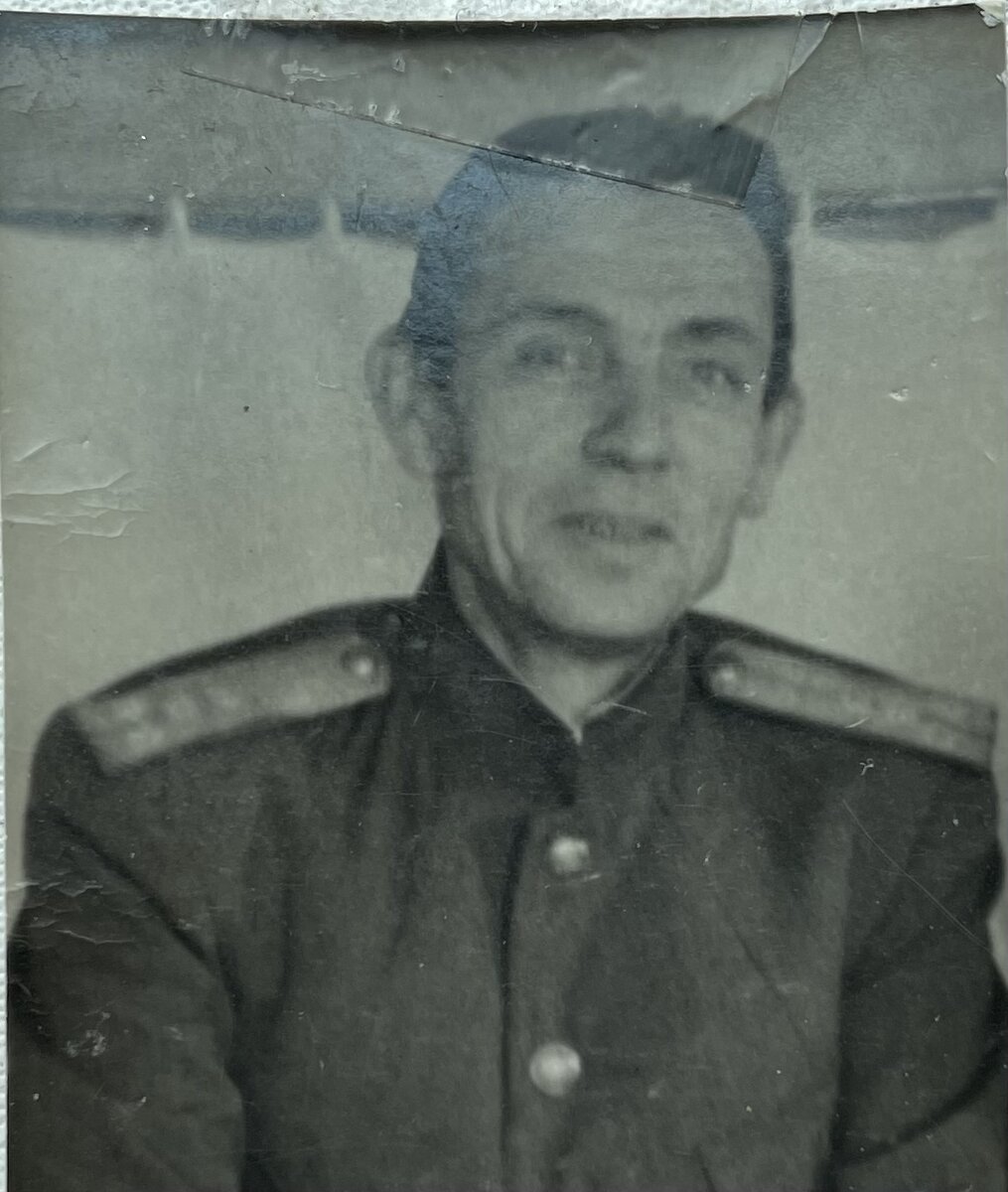 Дмитрий Евдокимович Митрофанов (1944). Умер 28.10.54 в звании полковника.