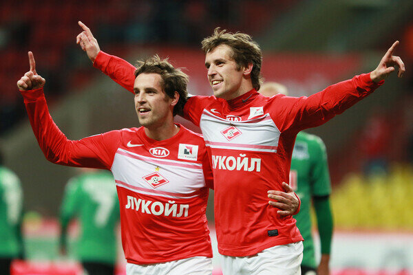    Игроки «Спартака» Кирилл и Дмитрий Комбаровы / Антон Денисов/РИА Новости