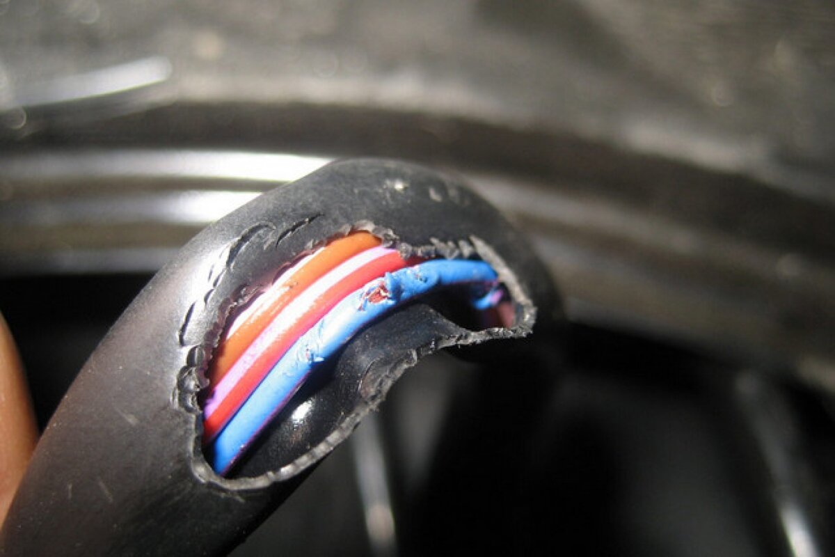  تغيير الكابلات التالفة بالكامل