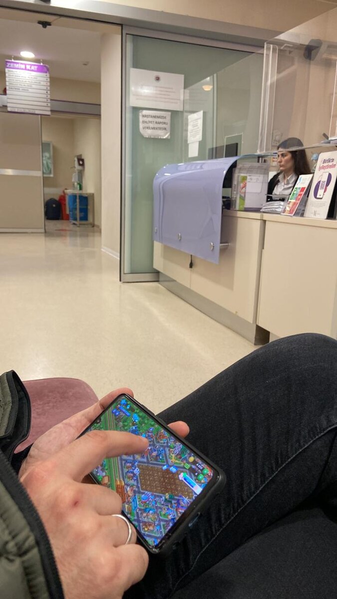 Это мы в очереди за успокоительным))