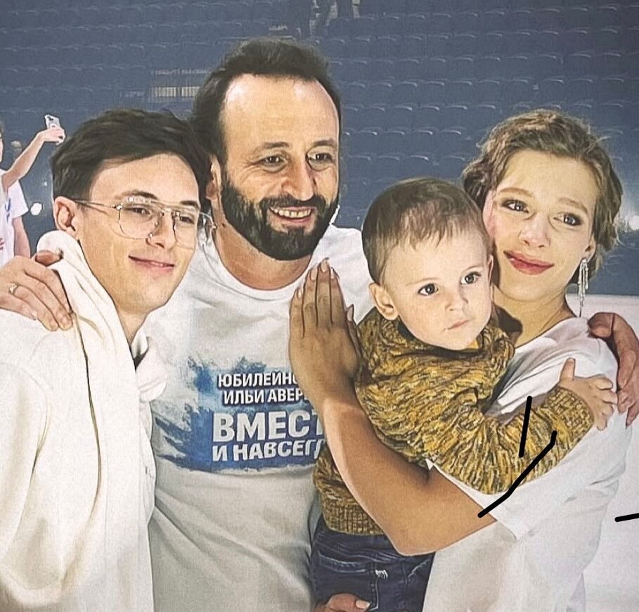    Илья Авербух с Лизой Арзамасовой и сыновьями Мартином и ЛьвомСоцсети Лизы Арзамасовой