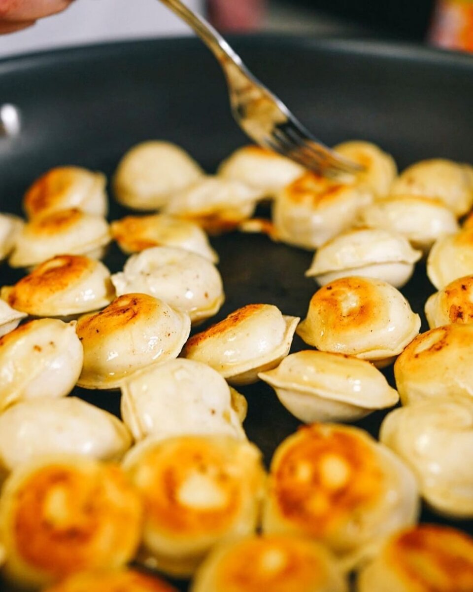 Жареные пельмени с соусом🥟 | Рецепты и лайфхаки Искусство Повседневности |  Дзен