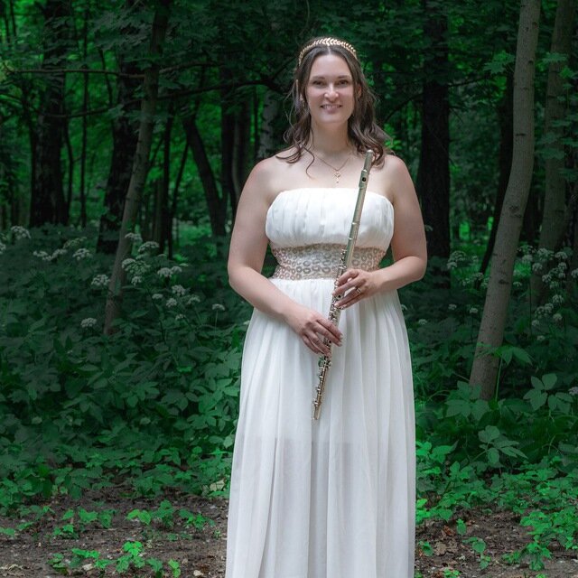 Нина Андреевна с флейтой. Фото из личного архива