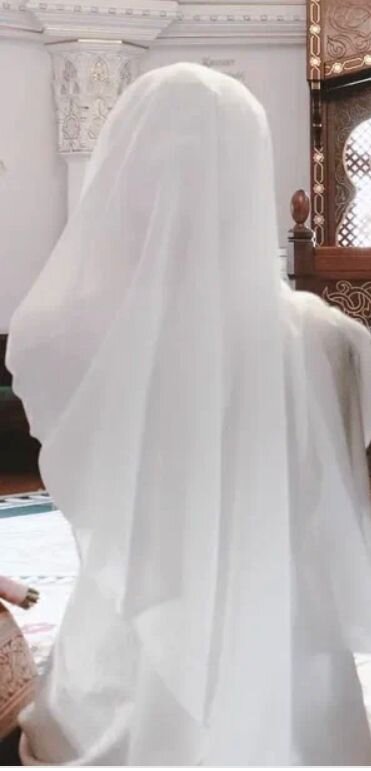 Замуж она выходила одна. Муж сидел