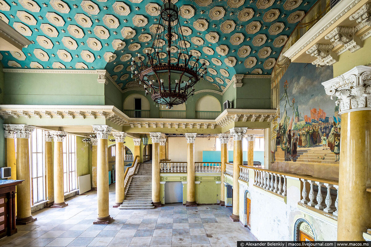 Рига, Ээропорт Спилве, Сталинский ампир. Шикарные интерьеры. https://dzen.ru/a/XtvLlH8nTUiAZOzU