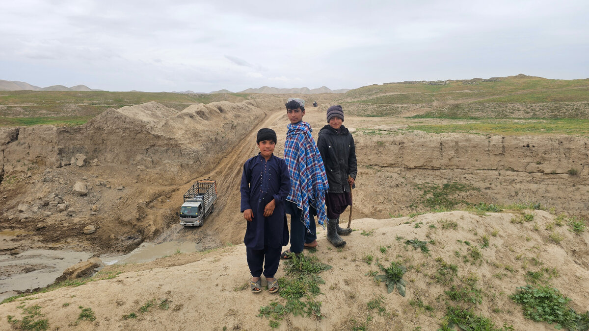 Это не нуристанские дети, а дети с севера Афганистана. Но пусть тут будут