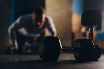 Тренировка в тренажёрном зале