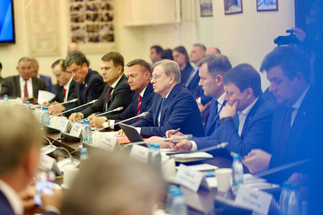   Роман Старовойт назвал приоритетные задачи на посту министра: приведение дорог в нормативное состояние, развитие авиации и морских портов