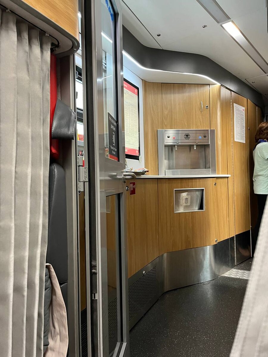 фирменный поезд Янтарь 