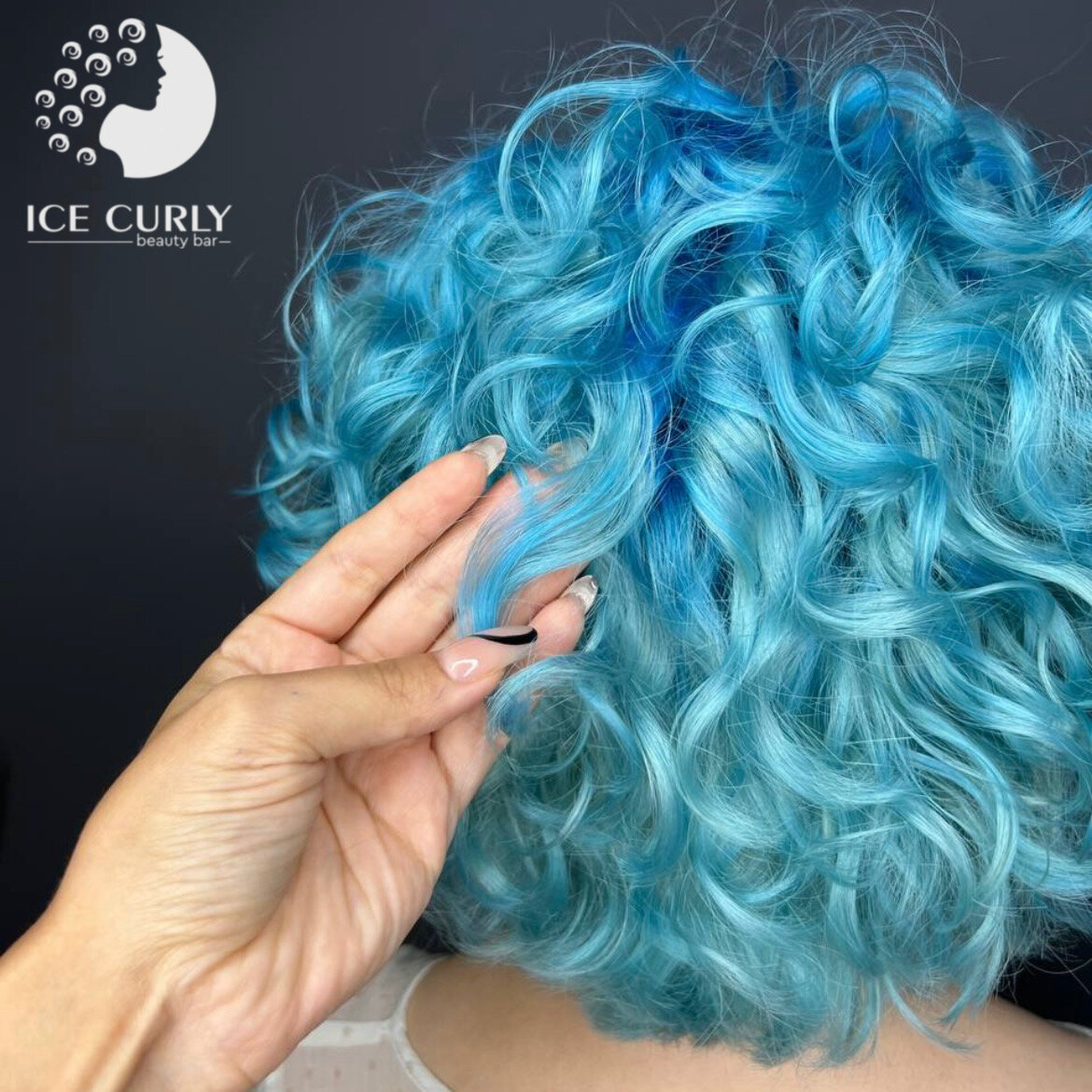 Яркие работы колористов ICE CURLY, листайте галерею, чтобы рассмотреть все образы.