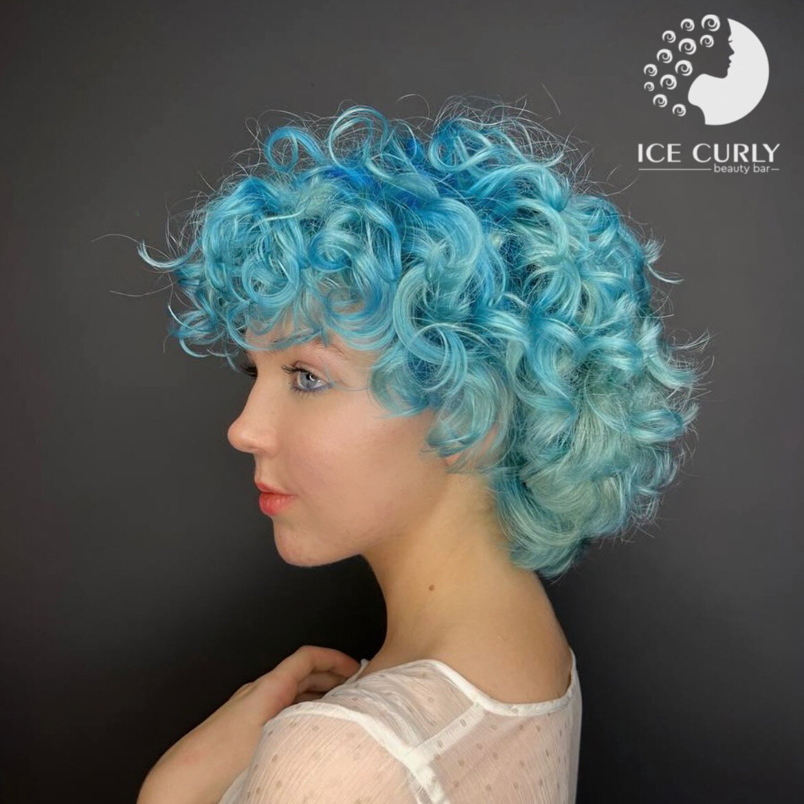 Яркие работы колористов ICE CURLY, листайте галерею, чтобы рассмотреть все образы.