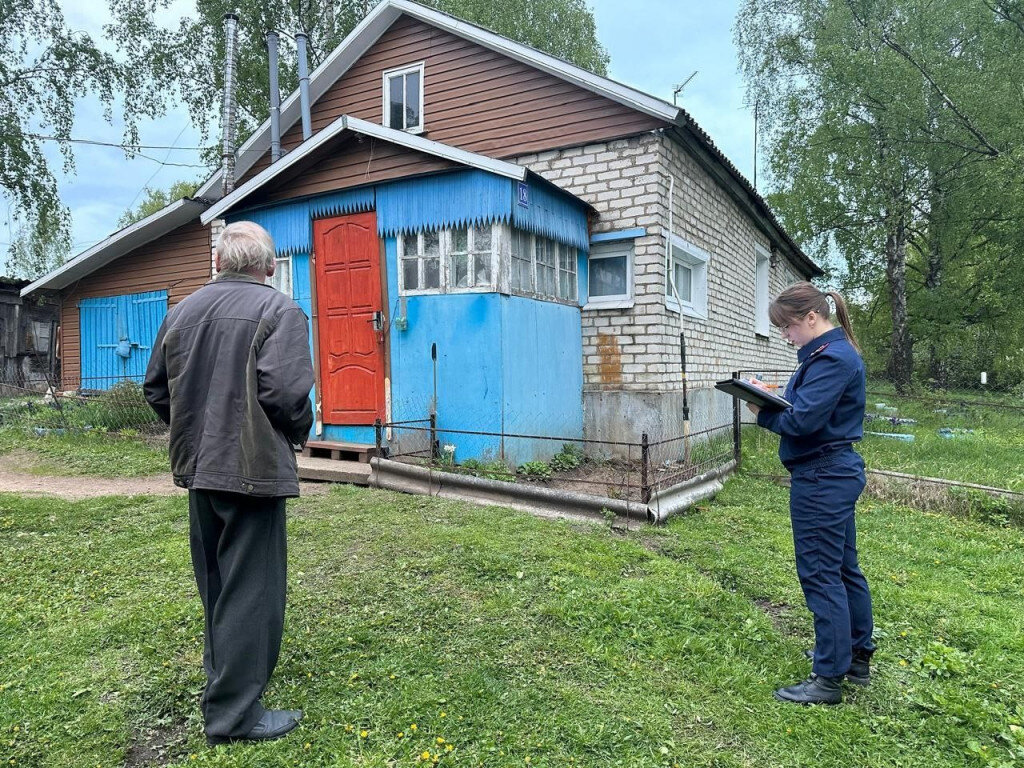 В Смоленской области женщина заперла пожилую соседку в аварийном доме и  четырнадцать лет получала ее пенсию | Информагентство О чем говорит Смоленск  | Дзен