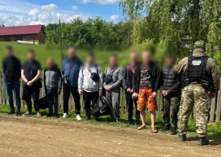    На границе с Румынией задержали забитую уклонистами в три яруса легковушку