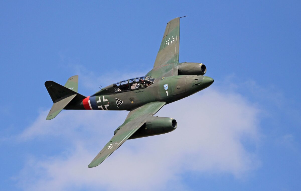 Messerschmitt me. Немецкие реактивные самолеты. Реактивного самолета мессершмитт 262. Немецкие реактивные самолеты. Самолет me 262.