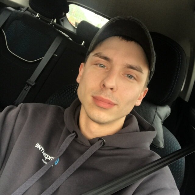 Глаза тебе скажут правду когда в них есть жизнь. А мои пустые, уставшие и лживые. 