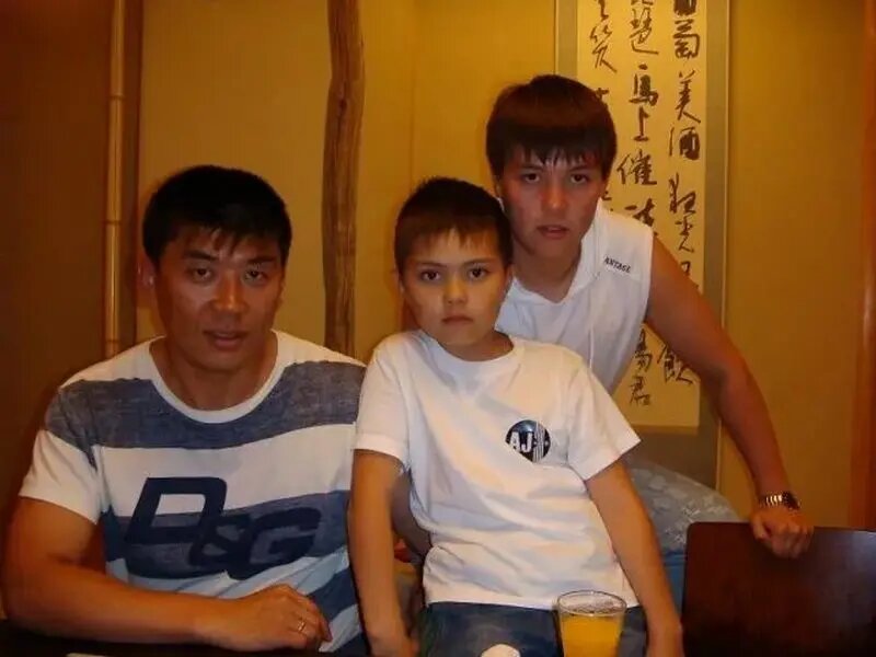 Олег Кан и его сыновья / Фото: «Одноклассники»