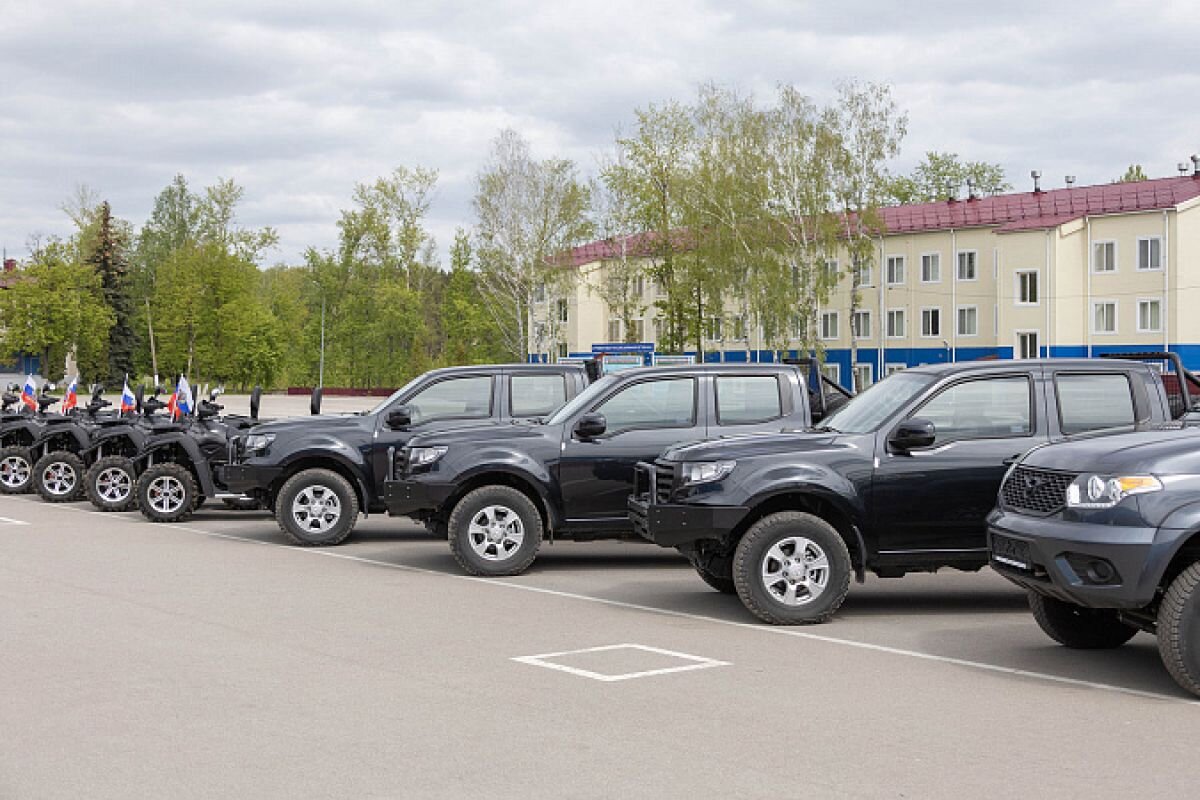 Добровольческий отряд БАРС получил от Алекея Дюмина машины и военную  технику | «Тульские новости» | Дзен