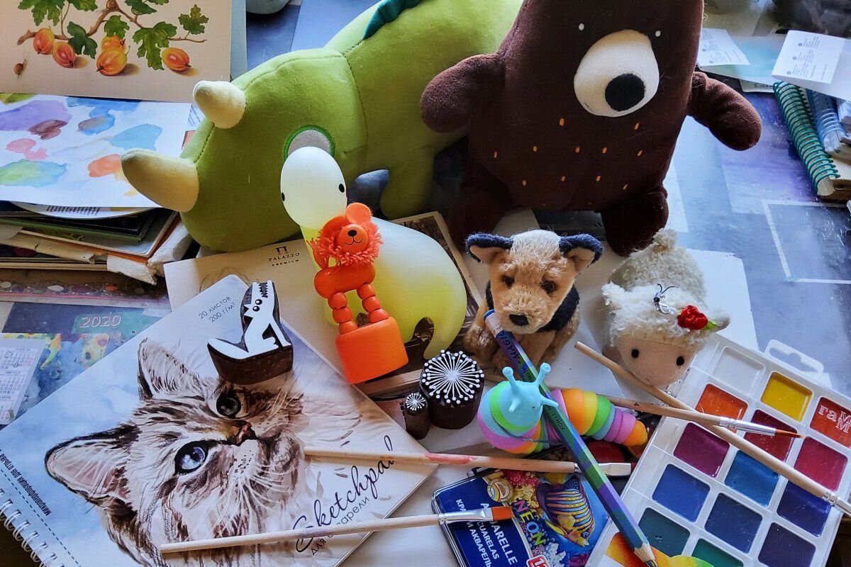 Мои спонтанные покупки за последнее время, больше всего мне нравится антистресс-слизняк Валера. Да, я тоже не без греха, но ограничиваю бюджет: максимум 300 рублей в месяц на «эмоции»📷
