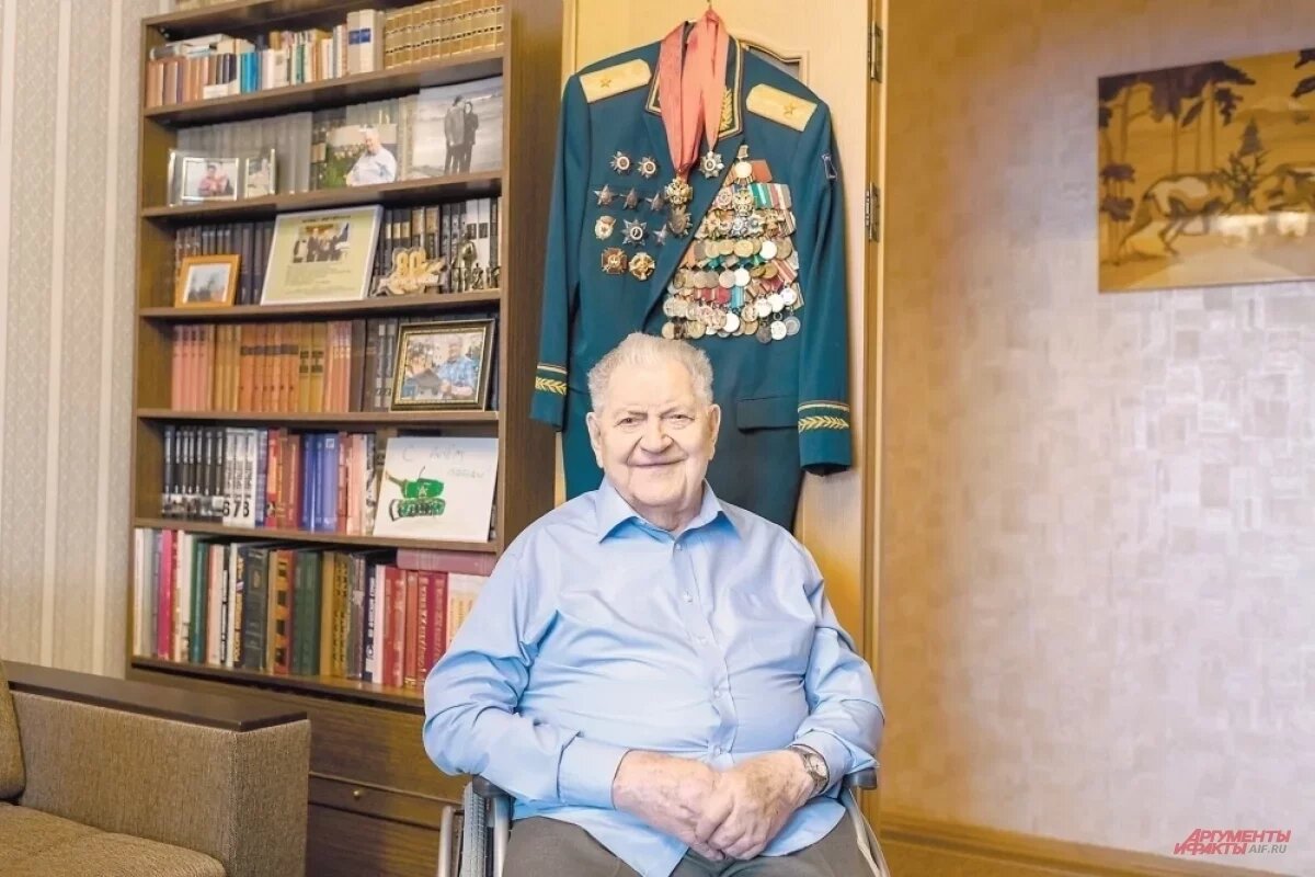    Иван Андреевич Слухай готовит к публикации книгу воспоминаний.