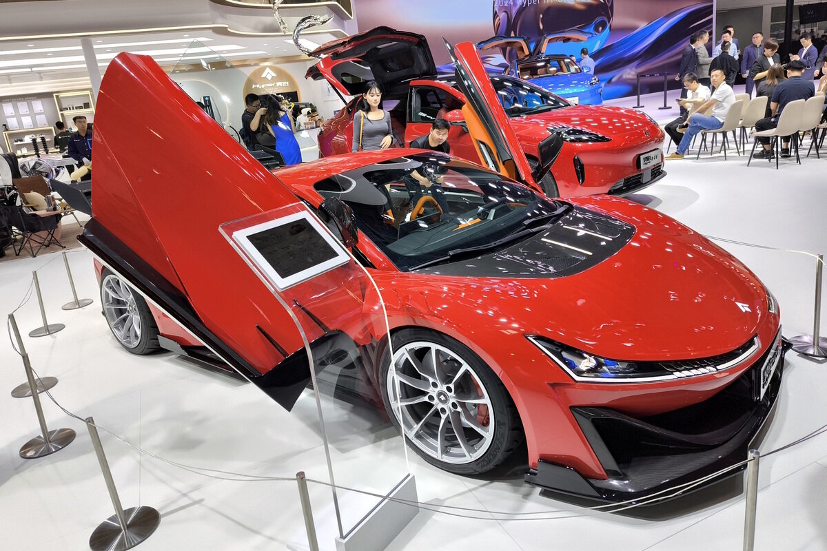 Стильное "крыло чайки" с большим количеством электроэнергии: Aion Hyper SSR))