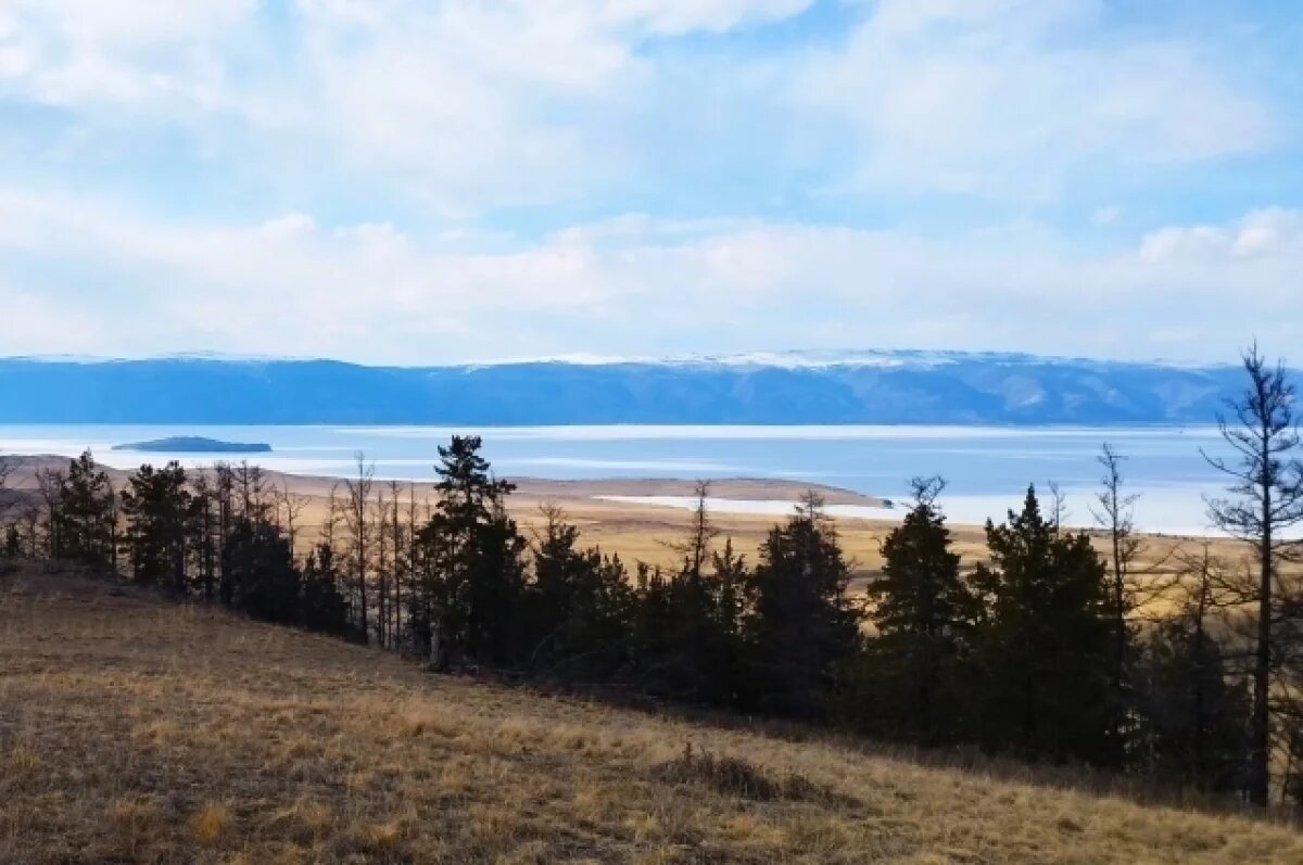    На острове Ольхон на Байкале закрыли туристические маршруты из-за пожара