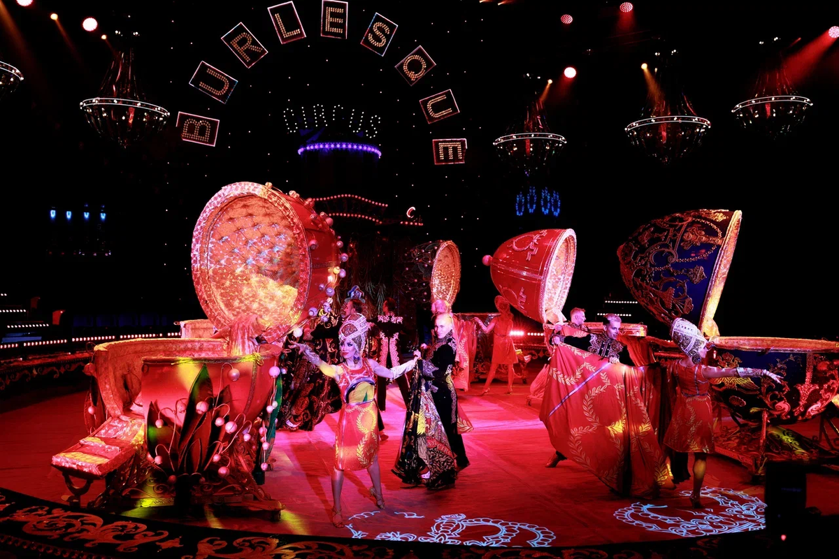 «Групповая трансформация «Фаберже» - эффектный номер шоу «Бурлеск» Королевского цирка Гии Эрадзе