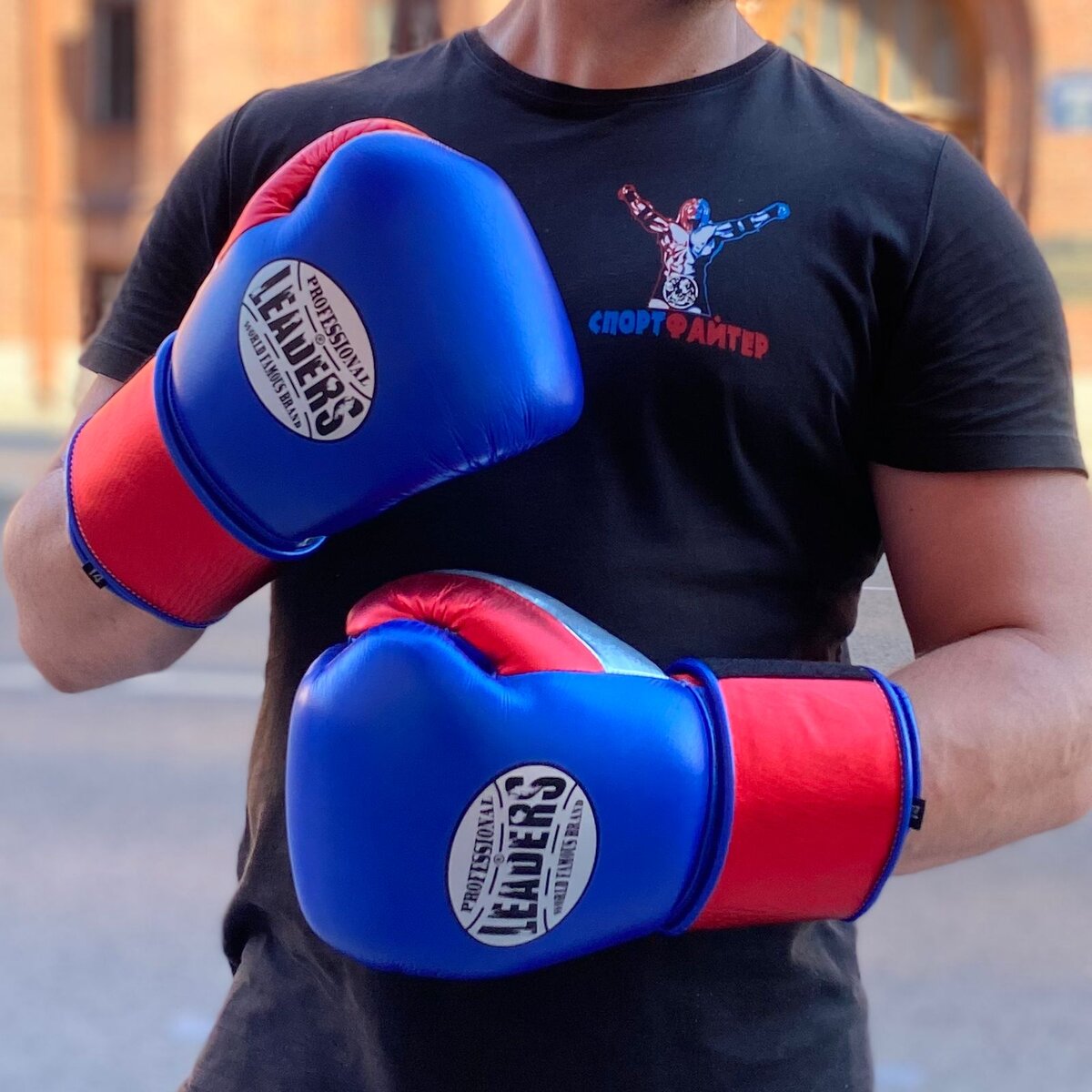 Выбор правильных боксерских перчаток является важным шагом для каждого боксера, будь то профессионал или новичок.-2