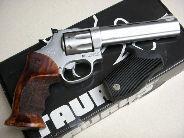 Taurus M 627 SS с длиной ствола 165 мм
